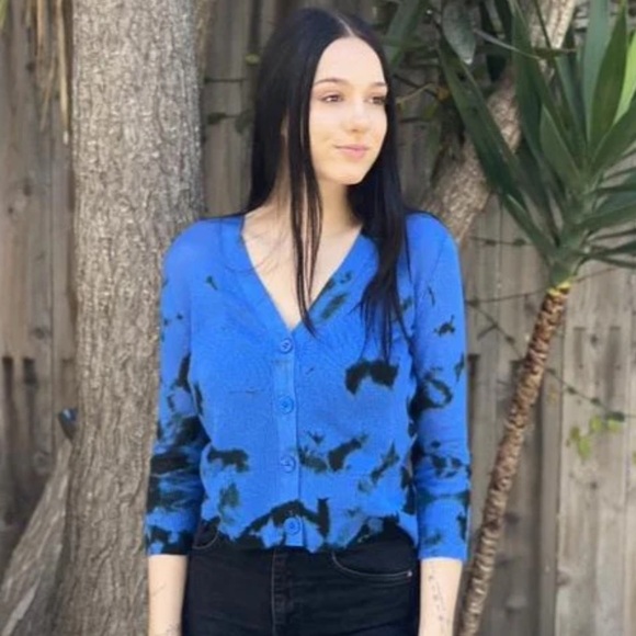 Parker Blue Cashmere Cardigan - Picture 6 of 6